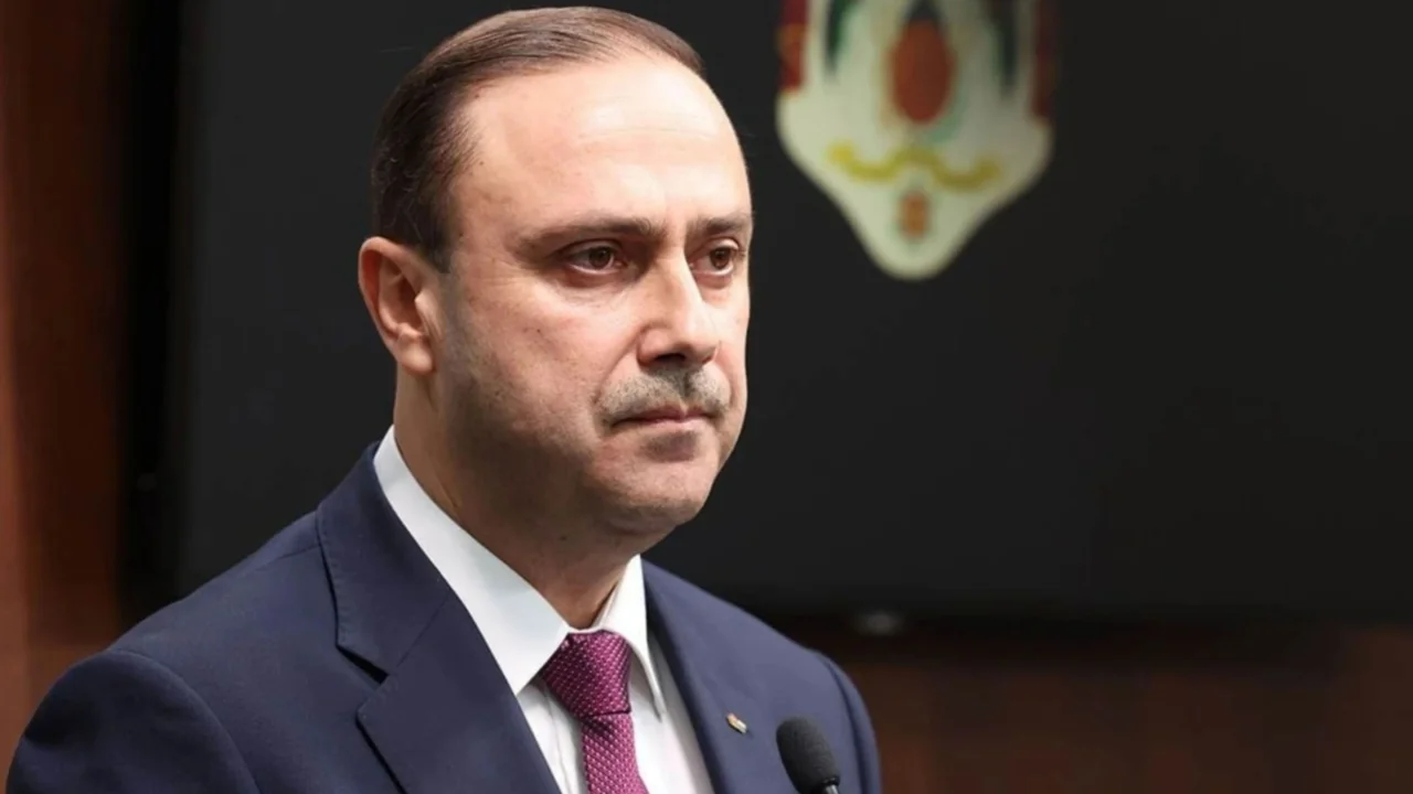 وزير الاتصال الحكومي : الأجهزة الأمنية تتابع حادثة إطلاق نار في محافظة الكرك