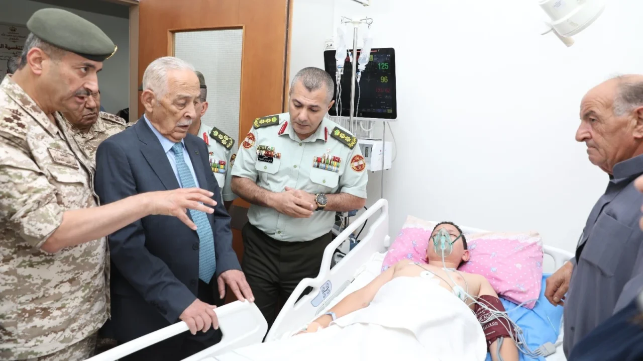 بتوجيهات ملكية .. رئيس الديوان الملكي يتابع الأوضاع الصحية لمصابي الاعتداء الإرهابي بالكرك