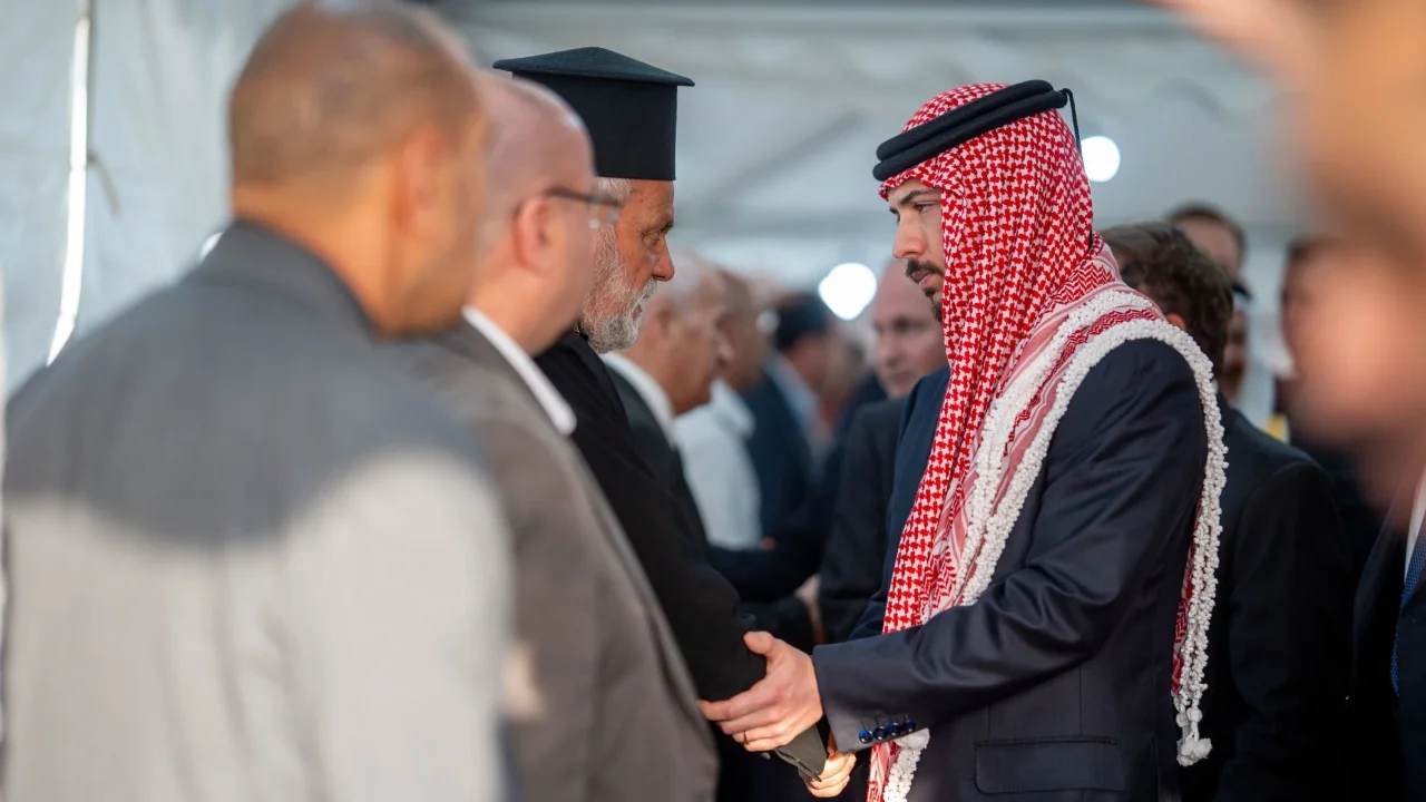 ولي العهد يعزي ذوي شهداء الهجوم الإرهابي على كنيسة بالكرك